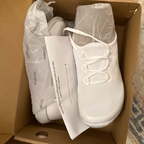 OOFOS OOMG Sport LS Women White Sneakers Size 9 – fits like size 8 .  Ran small - Picture 2 of 11